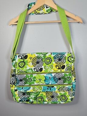 Vera Bradley Limes up Print Print Crossbody Messenger Laptop Work School Bag